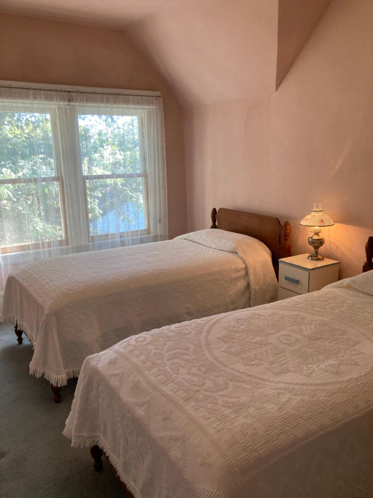 Hill House Guest house *